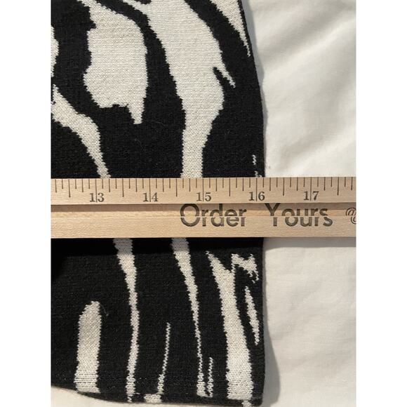 H&M Cropped Sweater Womens XS Arty Black Zebra Knit Flare Sleeves Y2K Mallcore - Picture 6 of 7